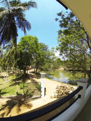 thumbnail: Exterior