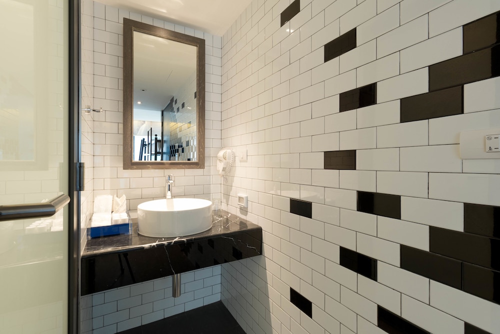 Bathroom sink