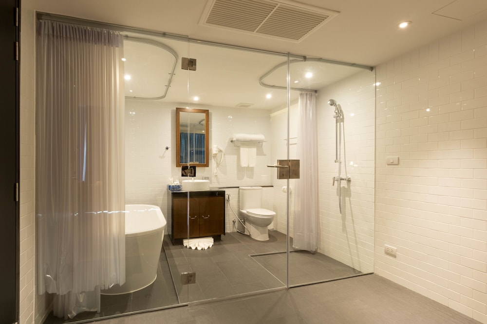 Bathroom amenities