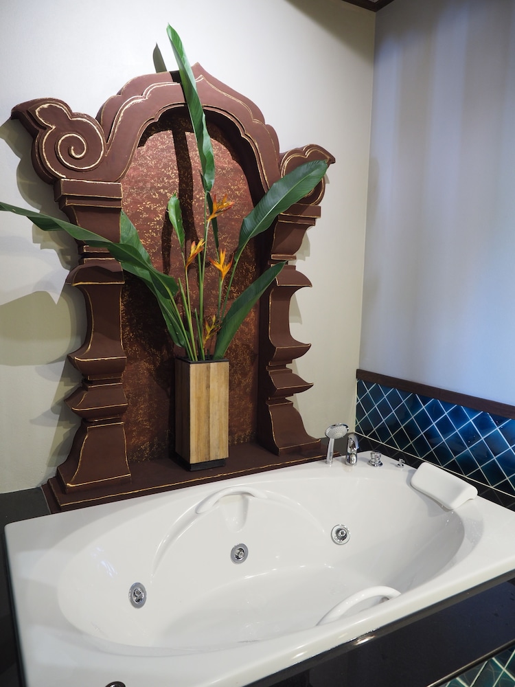 Jetted tub
