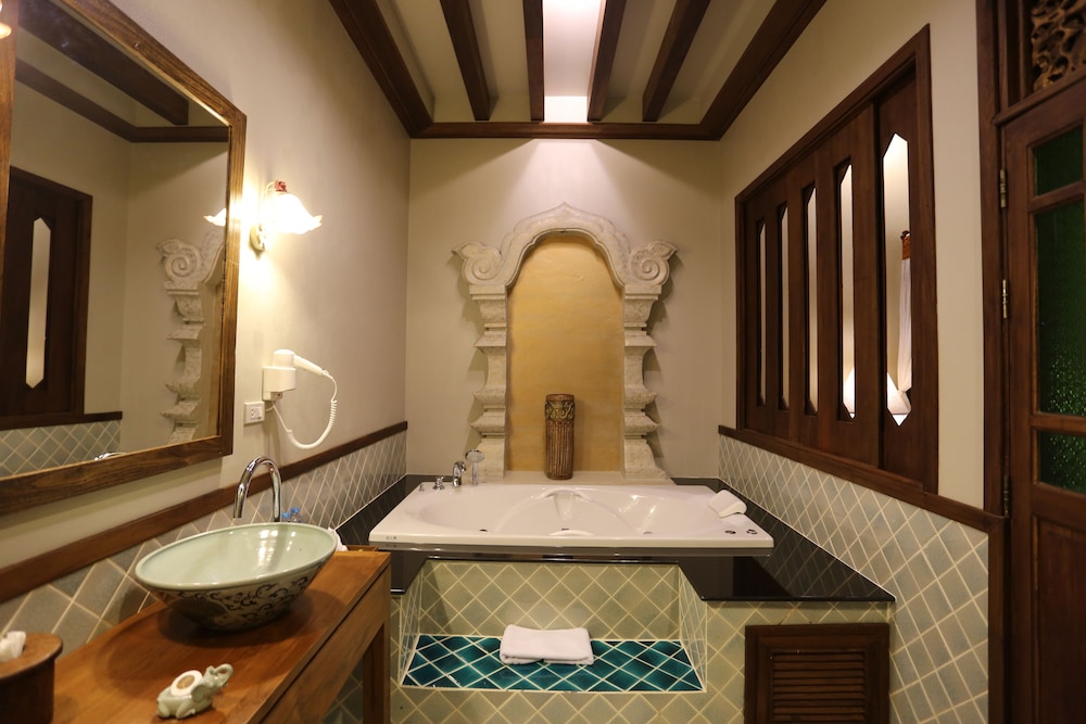 Jetted tub