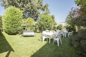 thumbnail: Outdoor dining
