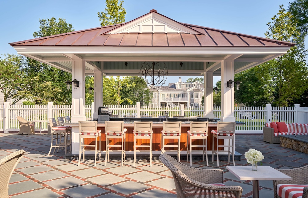 Poolside bar