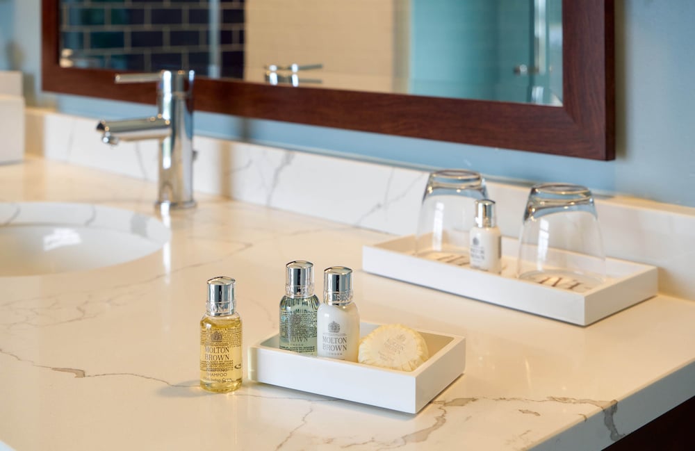 Bathroom amenities