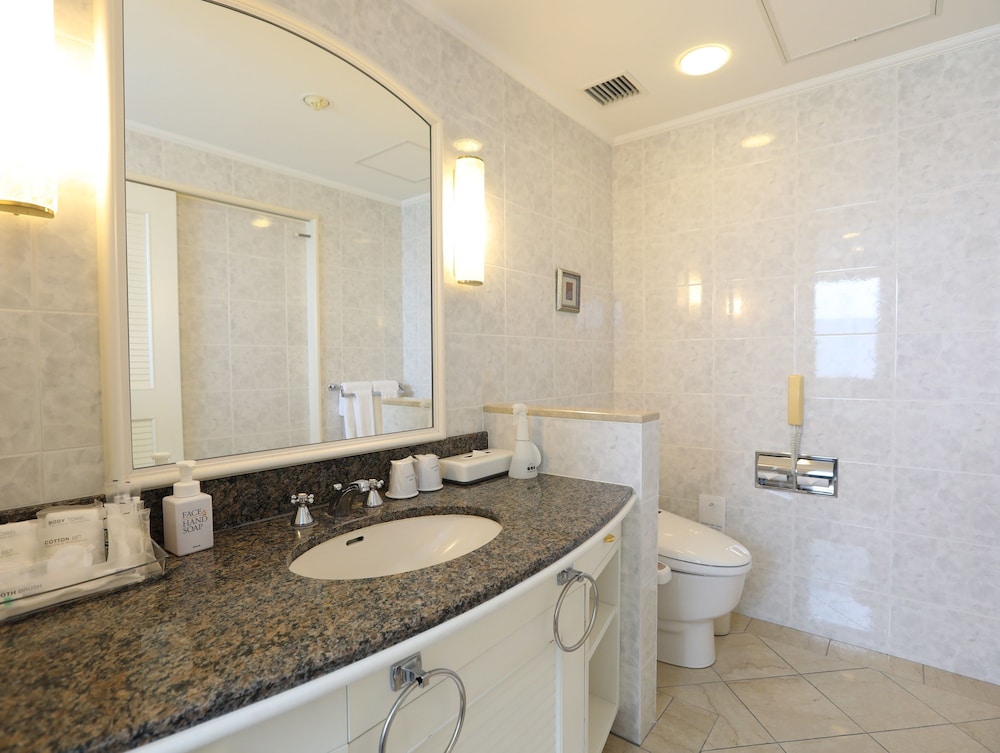 Bathroom amenities