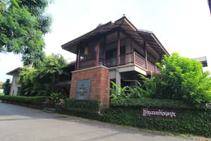 thumbnail: Front of property