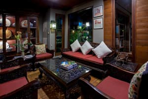 thumbnail: Lobby sitting area