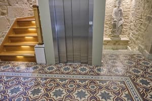 thumbnail: Elevator