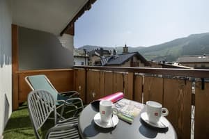 thumbnail: Outdoor dining