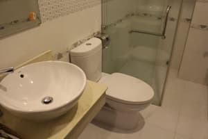 thumbnail: Bathroom amenities