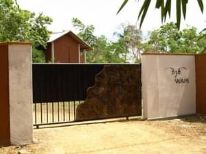 thumbnail: Property entrance