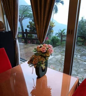 thumbnail: Dining
