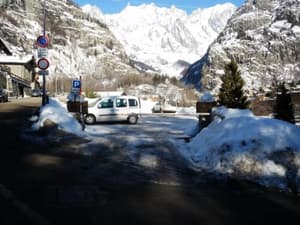 thumbnail: RV or truck parking