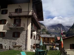 thumbnail: Exterior