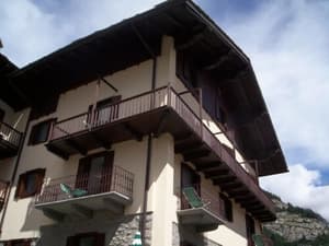 thumbnail: Exterior