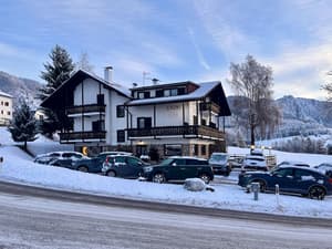 thumbnail: Front of property