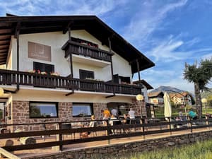 thumbnail: Bar (on property)