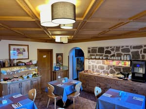 thumbnail: Breakfast area