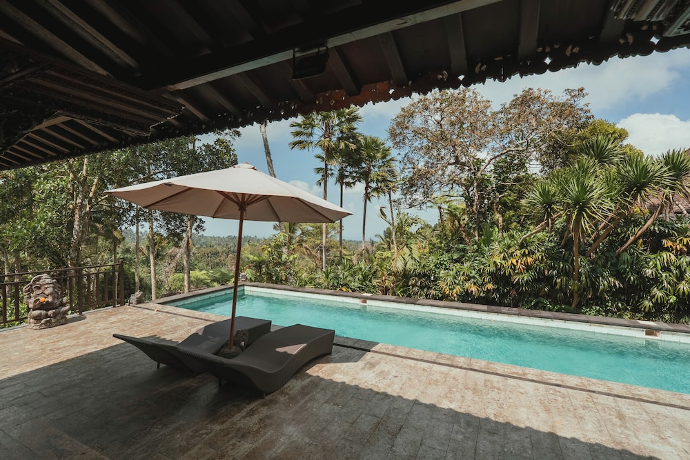 Private pool