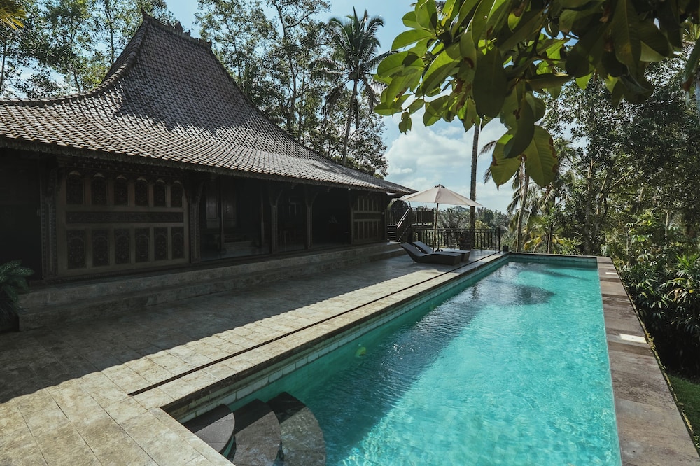 Private pool