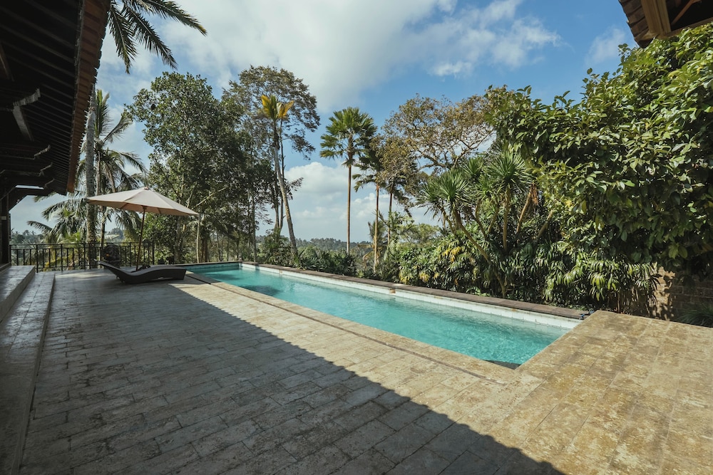 Private pool