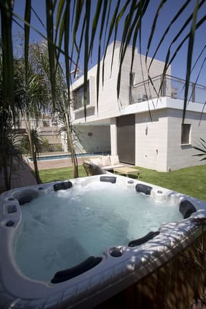 thumbnail: Outdoor spa tub