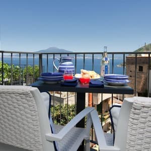 thumbnail: Outdoor dining
