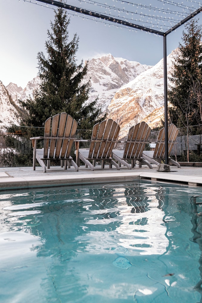 Rooftop pool