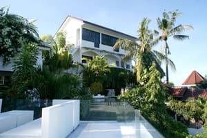 thumbnail: Front of property