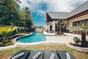 thumbnail: Front of property