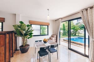 thumbnail: In-room dining