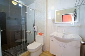 thumbnail: Bathroom amenities