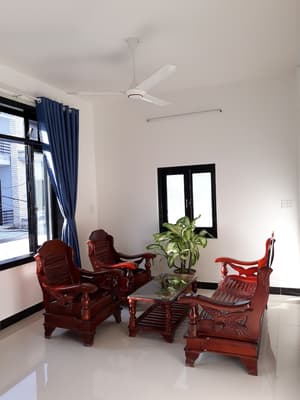 thumbnail: Lobby sitting area