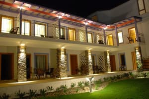 thumbnail: Exterior detail
