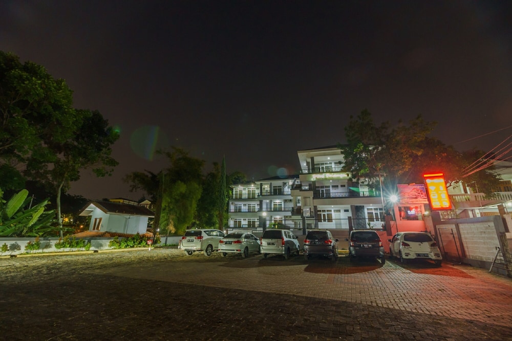 Front of property - evening/night