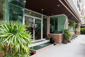 thumbnail: Exterior
