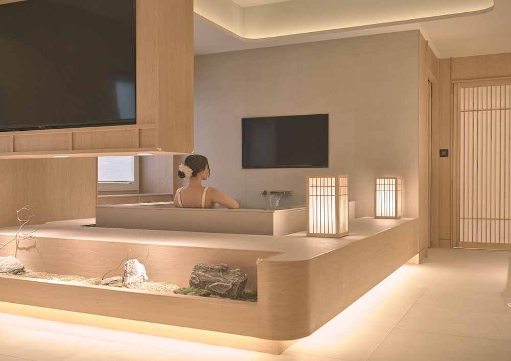 Private spa tub