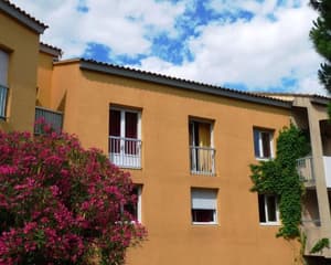 thumbnail: Front of property