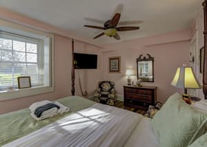 thumbnail: In-room dining