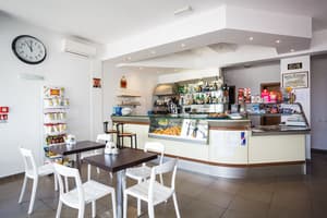 thumbnail: Bar (on property)