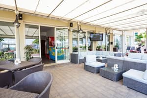 thumbnail: Bar (on property)