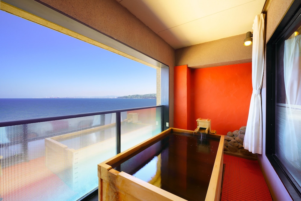 Private spa tub