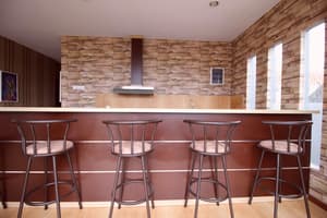 thumbnail: Bar (on property)