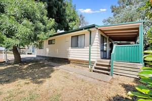 thumbnail: Front of property