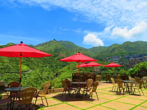 thumbnail: Outdoor dining