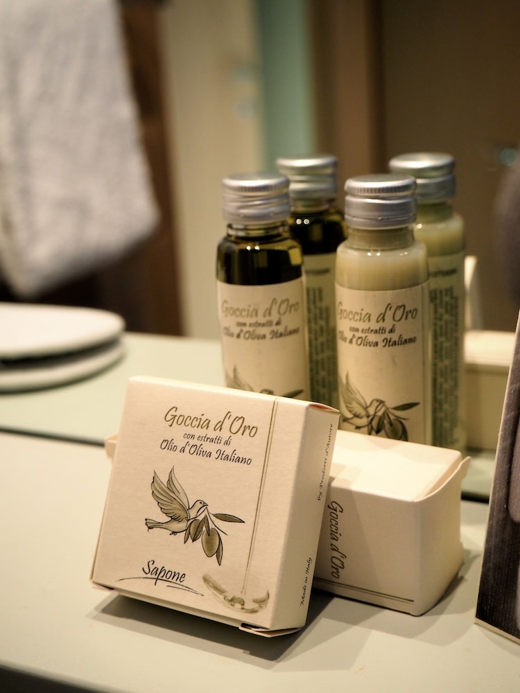 Bathroom amenities