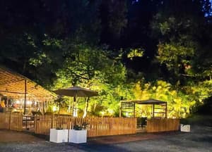 thumbnail: Outdoor dining