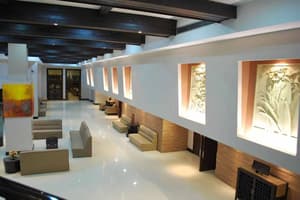thumbnail: Lobby lounge
