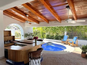 thumbnail: Poolside bar