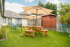 thumbnail: Outdoor dining